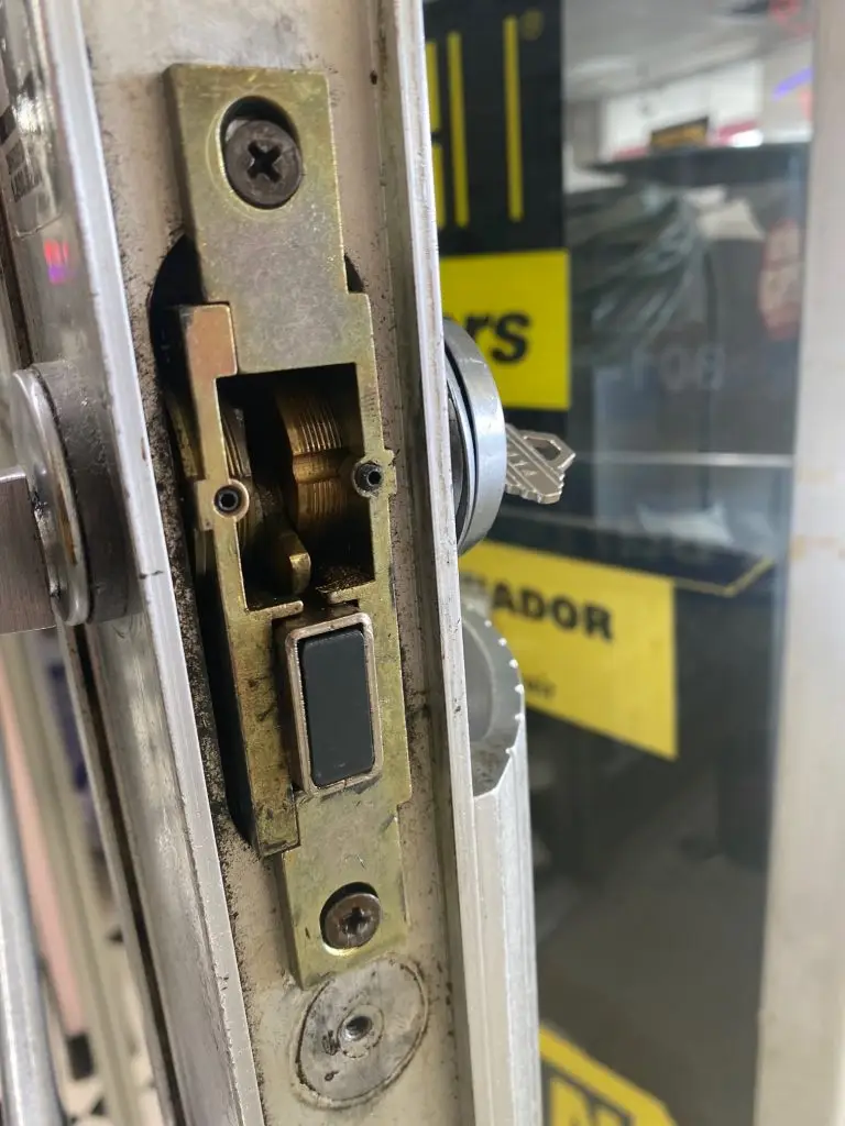 Adams Right mechanism on commercial glass door