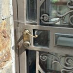 lock and handle on metal gate